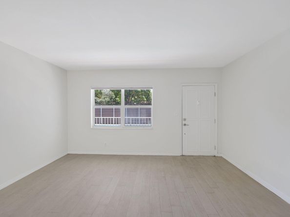 609 NE 13th Avenue 102, Fort Lauderdale FL 33304
