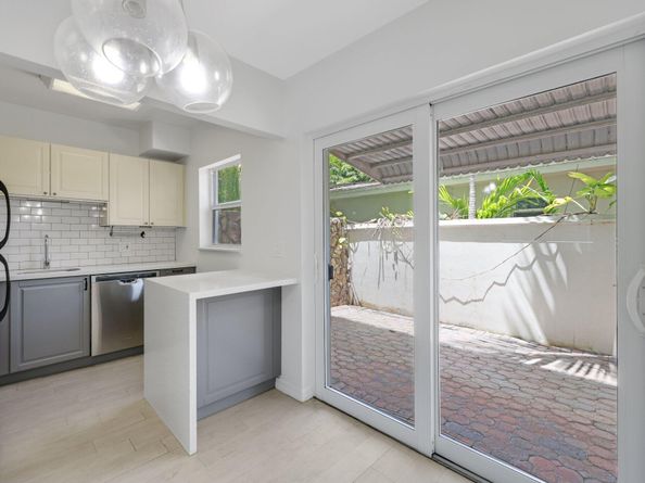 609 NE 13th Avenue 102, Fort Lauderdale FL 33304