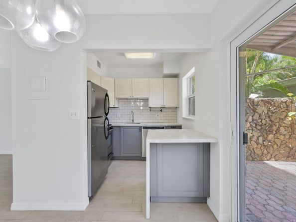 609 NE 13th Avenue 102, Fort Lauderdale FL 33304