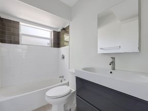 609 NE 13th Avenue 102, Fort Lauderdale FL 33304