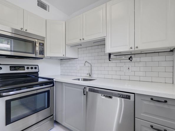 609 NE 13th Avenue 102, Fort Lauderdale FL 33304