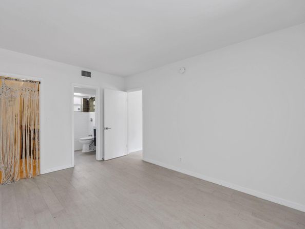 609 NE 13th Avenue 102, Fort Lauderdale FL 33304