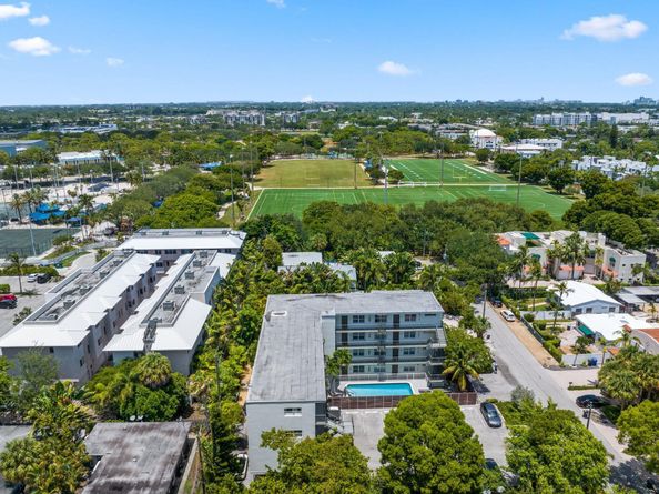 609 NE 13th Avenue 102, Fort Lauderdale FL 33304