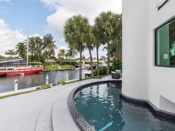 2651 NE 22nd Ct, Pompano Beach FL 33062