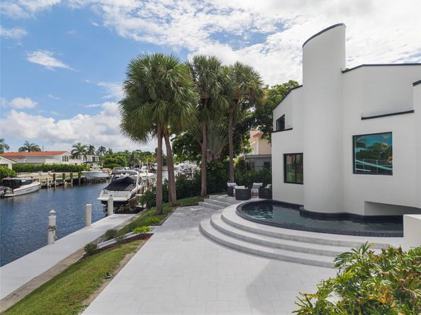 2651 NE 22nd Ct, Pompano Beach FL 33062