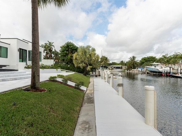 2651 NE 22nd Ct, Pompano Beach FL 33062