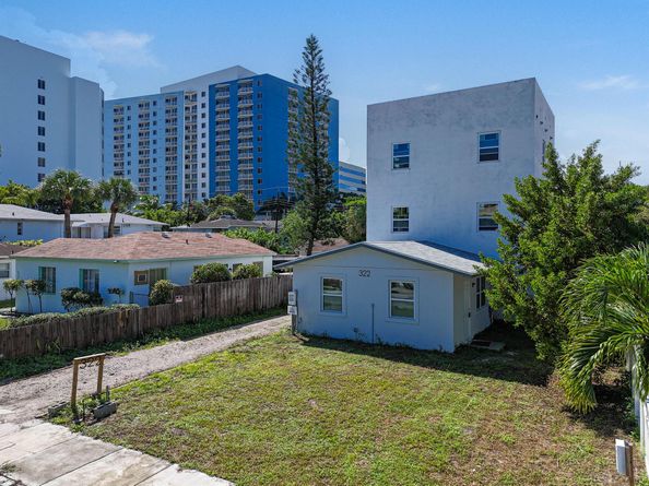 322 N Lakeside Court, West Palm Beach FL 33407