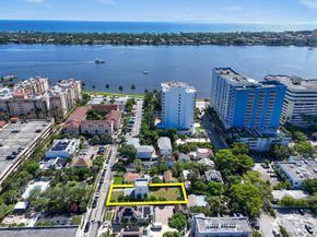 322 N Lakeside Court, West Palm Beach FL 33407