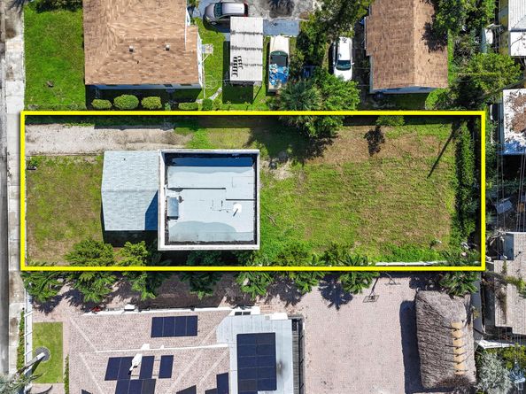 322 N Lakeside Court, West Palm Beach FL 33407