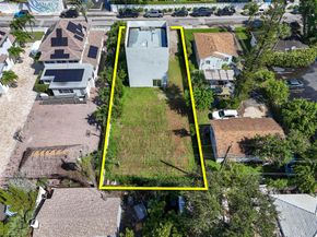 322 N Lakeside Court, West Palm Beach FL 33407