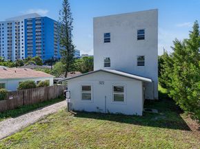 322 N Lakeside Court, West Palm Beach FL 33407