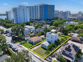 322 N Lakeside Court, West Palm Beach FL 33407