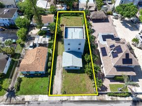 322 N Lakeside Court, West Palm Beach FL 33407