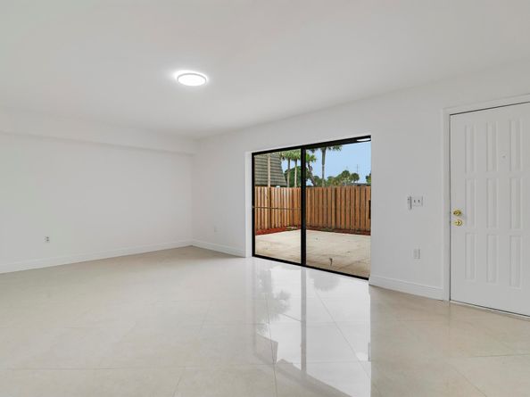 4208 42nd Way, West Palm Beach FL 33407