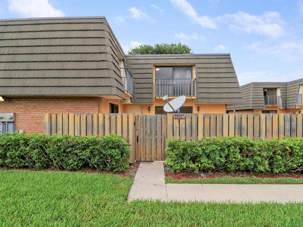 4208 42nd Way, West Palm Beach FL 33407