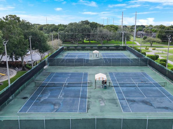 4208 42nd Way, West Palm Beach FL 33407