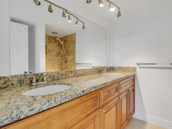 4208 42nd Way, West Palm Beach FL 33407