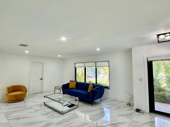 4190 SW 4th St, Plantation FL 33317