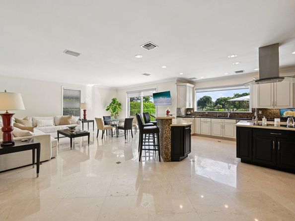 257 N Country Club Drive, Atlantis FL 33462