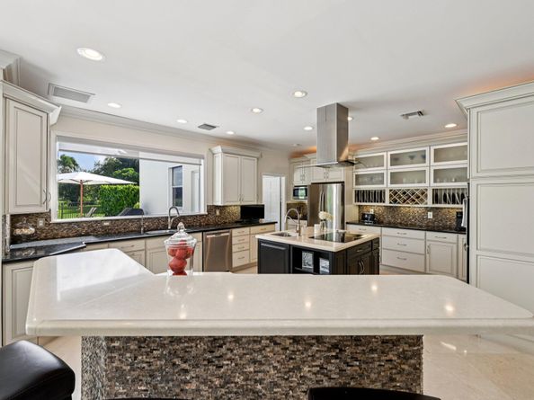 257 N Country Club Drive, Atlantis FL 33462
