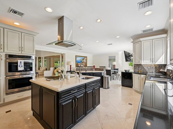 257 N Country Club Drive, Atlantis FL 33462