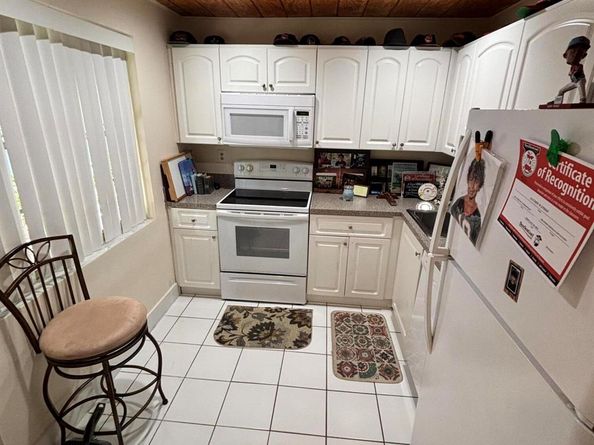 3121 NW 47th Terrace 107, Lauderdale Lakes FL 33319