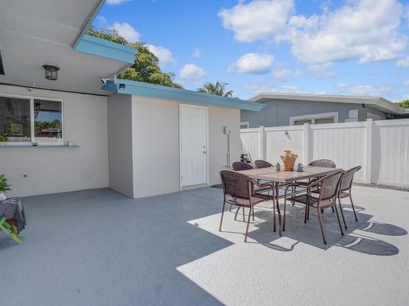 2012 NW 11th Avenue, Fort Lauderdale FL 33311