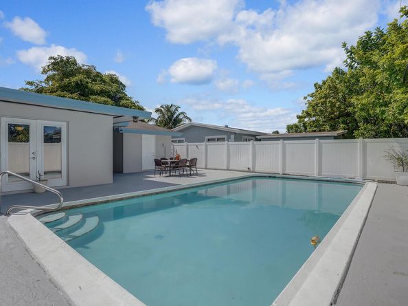 2012 NW 11th Avenue, Fort Lauderdale FL 33311