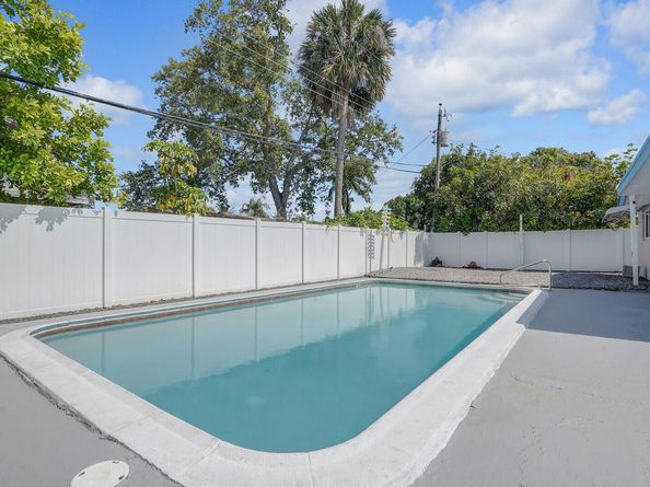 2012 NW 11th Avenue, Fort Lauderdale FL 33311