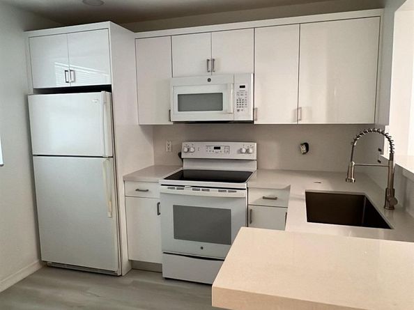 6796 Palmetto Cir 202, Boca Raton FL 33433