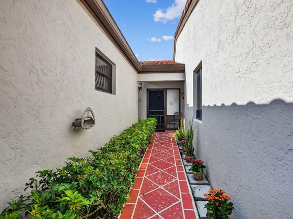 6096 Kings Gate Circle, Delray Beach FL 33484