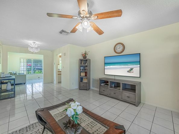 135 NW 14th Street, Boynton Beach FL 33426