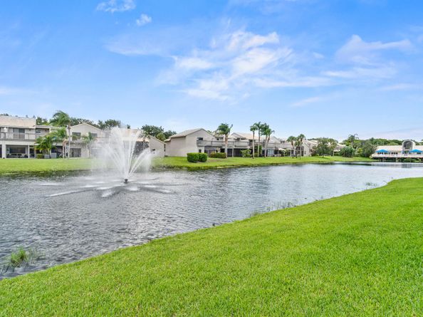 5465 Monterey Circle E, Delray Beach FL 33484