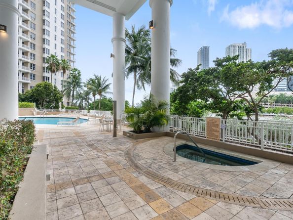 801 Brickell Key Blvd 2903, Miami FL 33131