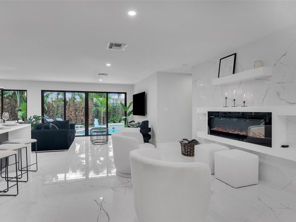 2748 NW 9th Ln, Wilton Manors FL 33311