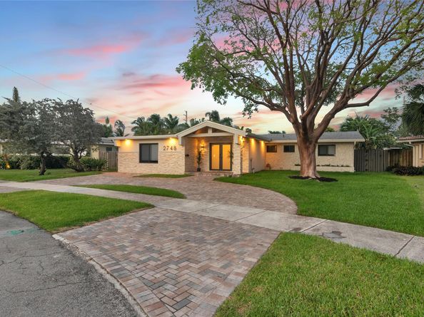 2748 NW 9th Ln, Wilton Manors FL 33311