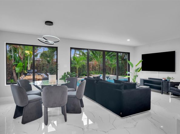 2748 NW 9th Ln, Wilton Manors FL 33311