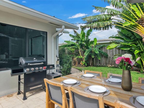 2748 NW 9th Ln, Wilton Manors FL 33311