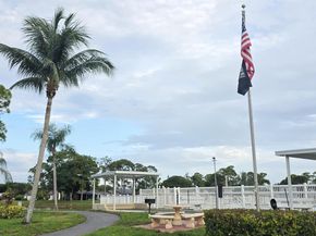 410 Pine Glen Lane D2, Greenacres FL 33463
