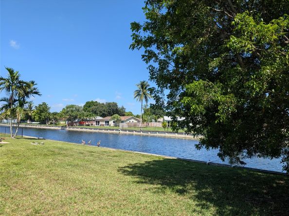 6606 NW 95th Ave, Tamarac FL 33321