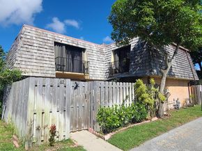 62 Lake Arbor Drive 62, Palm Springs FL 33461