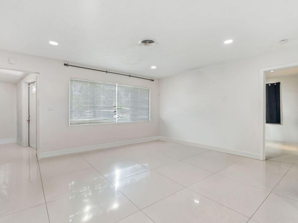 5920 NW 14th Pl, Sunrise FL 33313