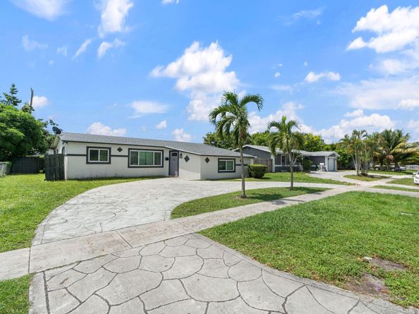 5920 NW 14th Pl, Sunrise FL 33313