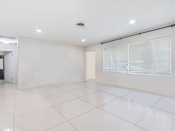 5920 NW 14th Pl, Sunrise FL 33313