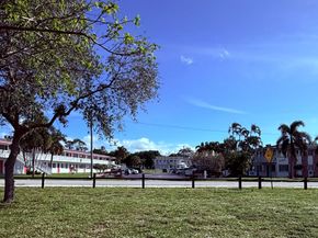 2204 Lake Osborne Drive 5, Lake Worth Beach FL 33461