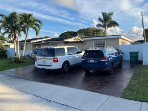 7960 NW 174th St, Hialeah FL 33015