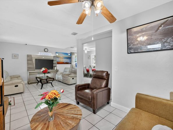 1525 NW 14th Ct, Fort Lauderdale FL 33311