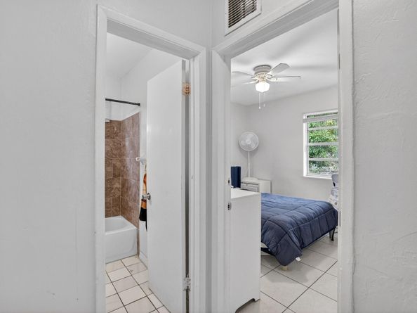 1525 NW 14th Ct, Fort Lauderdale FL 33311