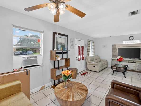 1525 NW 14th Ct, Fort Lauderdale FL 33311