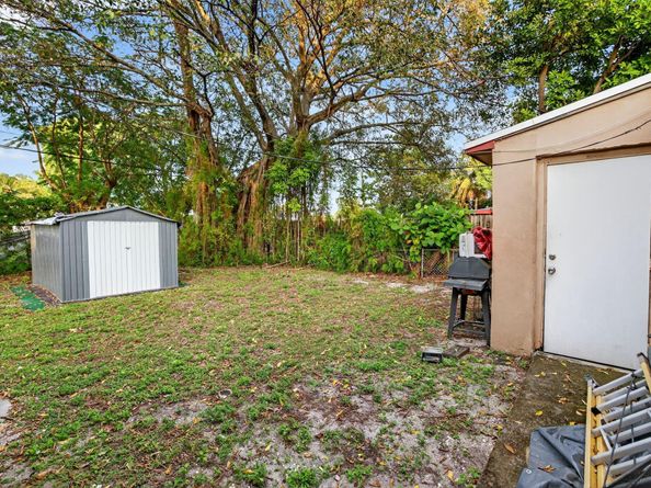 1525 NW 14th Ct, Fort Lauderdale FL 33311